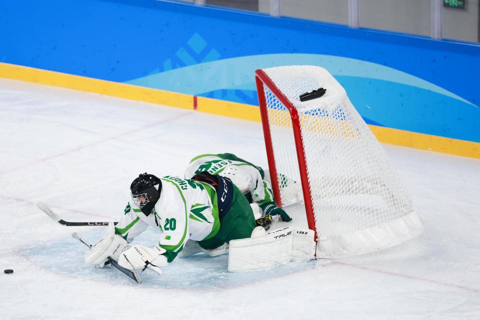 关于球星爆发！冰球赛场再现神级操作的信息