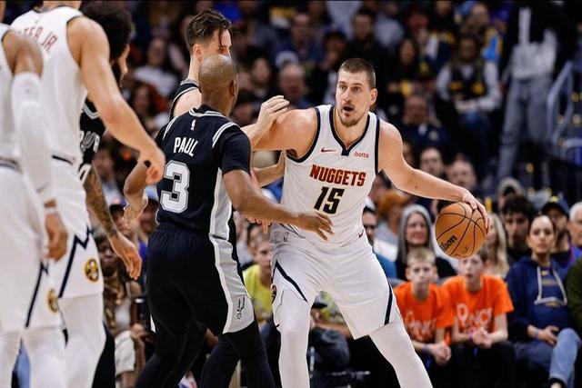 湖人完胜青岛队，麦科勒姆统治全场