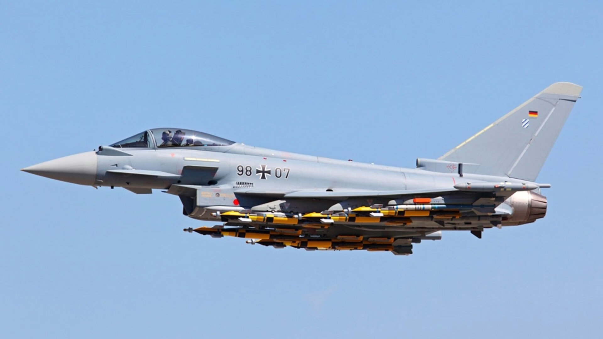 夜幕与引擎的共谋,当奥纳纳驶过寂静的纪录边界