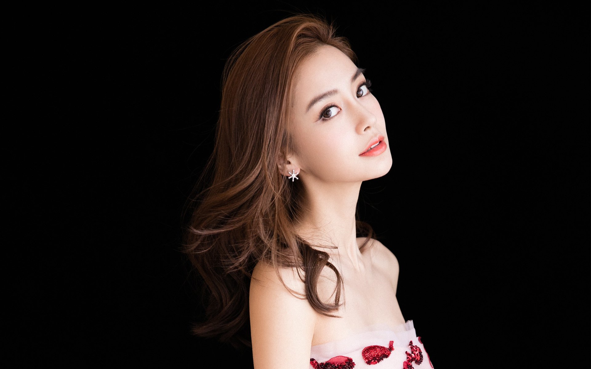 双星耀夜，当欧冠决战之光点燃NBA的孤胆英雄